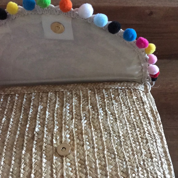 Shiraleah Chicago Pom Pom Straw Clutch - Picture 3 of 6